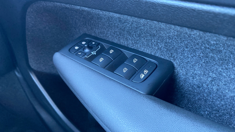 Volvo XC40 2.0 B3P Plus Dark 5dr Auto Petrol Estate